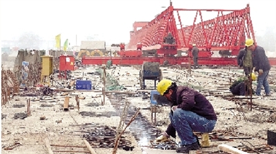 正在建設的鄭登快速通道跨南四環(huán)大橋。