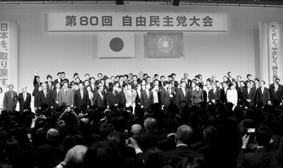 3月17日，日本自民黨黨員在東京出席自民黨年度大會。新華社發(fā)