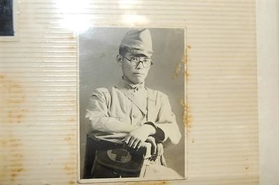韓國媒體5月23日還公布了日本老兵松本正義當(dāng)年在軍隊服役的圖片。
