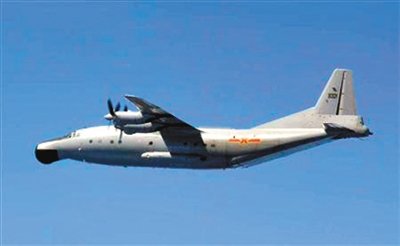 日方拍攝的飛越?jīng)_繩主島與宮古島之間的中國(guó)預(yù)警機(jī)。