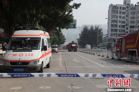 救護車現(xiàn)場待命?！「邩s權(quán)　攝