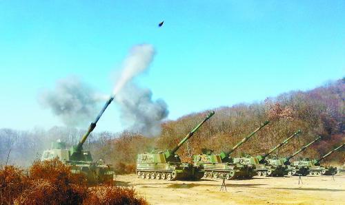 延坪島炮擊事件3周年之際，朝韓間口水仗不斷。圖為韓軍21日舉行應(yīng)對挑釁訓(xùn)練。