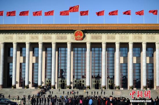 十二屆全國人大二次會(huì)議3月4日上午在北京人民大會(huì)堂舉行預(yù)備會(huì)議。全國人大常委會(huì)委員長張德江主持會(huì)議。