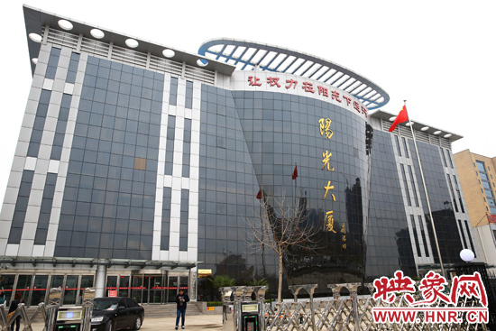 2011年4月，蘭考縣為民服務(wù)中心入住陽光大廈，目前，共有行政職能部門39個(gè)