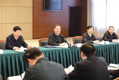 3月25日，王岐山在山東省臨沂市蒙陰縣主持召開蒙陰縣委常委擴(kuò)大會(huì)議。