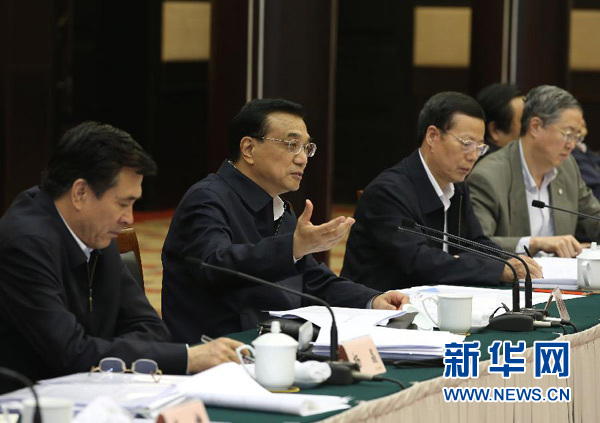 月28日，中共中央政治局常委、國務(wù)院總理李克強(qiáng)在重慶主持召開座談會