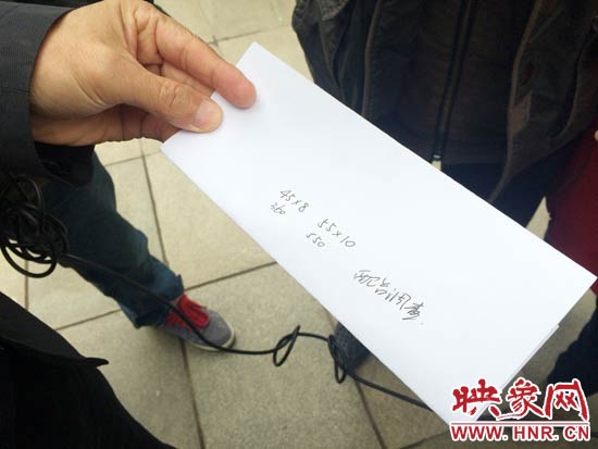 經(jīng)過初步測量，河南省人民會堂主樓的違法廣告牌面積為910平米。