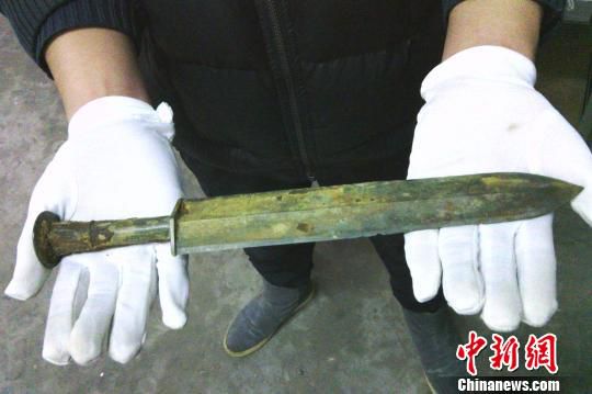 河南發(fā)掘戰(zhàn)國(guó)至東漢墓葬群 出土罕見(jiàn)青銅劍、戈（圖）