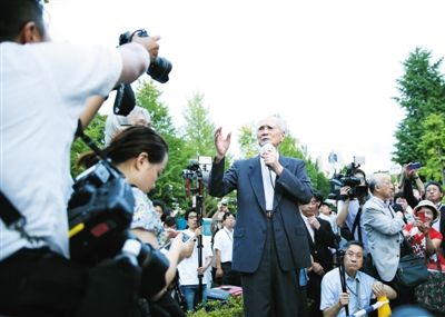 23日，91歲的日本前首相村山富市在東京街頭演講，反對日本政府強行推進安保法案。