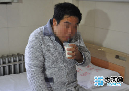 5月7日8時(shí)許，開封H7N9患者馬某在病房吃早餐。