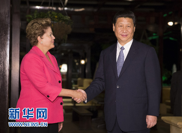 3月27日，國家主席習(xí)近平在南非德班會(huì)見巴西總統(tǒng)羅塞夫。新華社記者 蘭紅光 攝