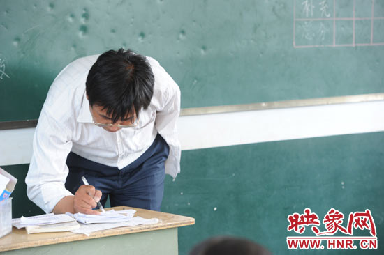 圖為王格現(xiàn)在課堂上。