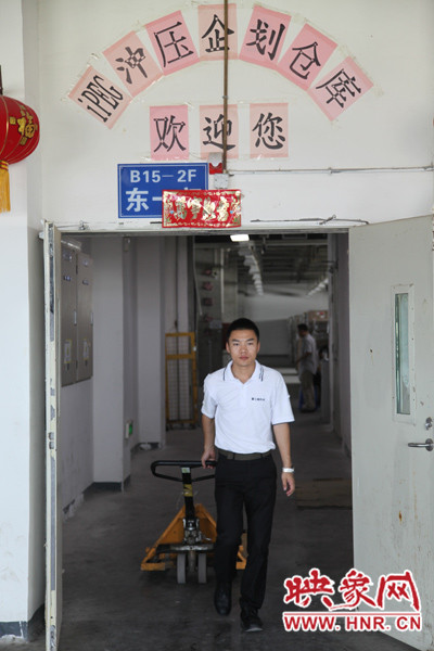 深入生產一線，真實體驗工友的生產環(huán)境