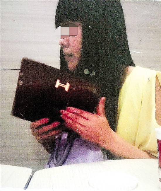 小王的女朋友小劉。