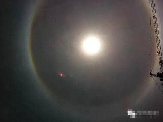 上?，F(xiàn)UFO 專家稱光圈是日暈亮點或是飛行器(圖)
