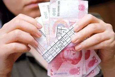 最低工資標(biāo)準(zhǔn)上調(diào)，在原最低工資標(biāo)準(zhǔn)線的勞動(dòng)者工資將提高，到手工資會(huì)跟著上漲。