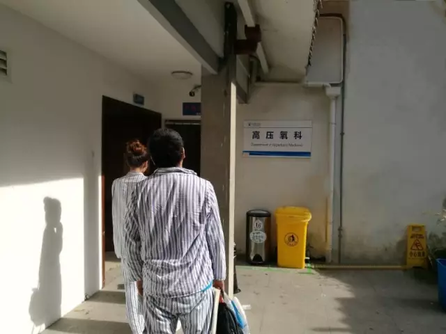 又是空調(diào)！一家4口空調(diào)間吃海鮮3人倒下