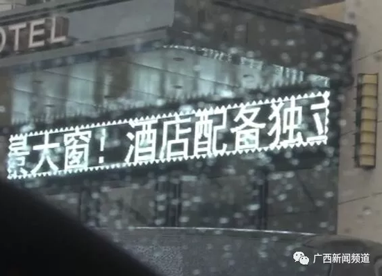 于是，民警將這一情況匯報(bào)給指揮中心，請(qǐng)求120醫(yī)護(hù)人員到達(dá)現(xiàn)場急救。
