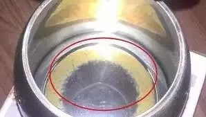 太惡心！女游客竟用酒店燒水壺煮自己的臟內(nèi)褲