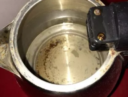 太惡心！女游客竟用酒店燒水壺煮自己的臟內(nèi)褲
