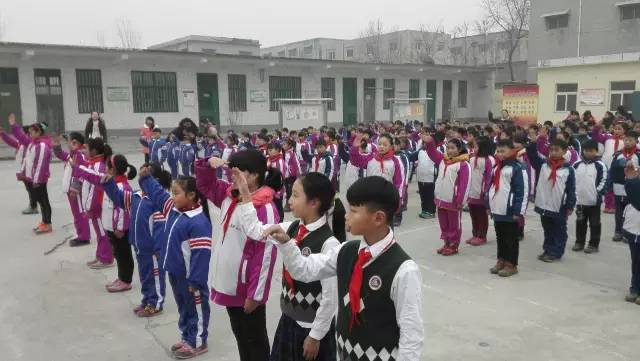 關(guān)愛(ài)留守兒童送溫暖，帶去我們冬日的關(guān)愛(ài)