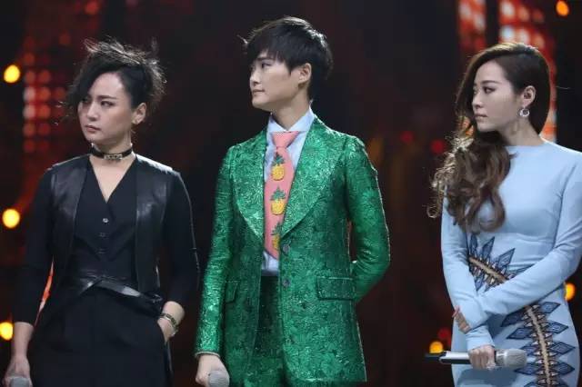 李宇春、周筆暢、張靚穎湖南臺跨年晚會同框