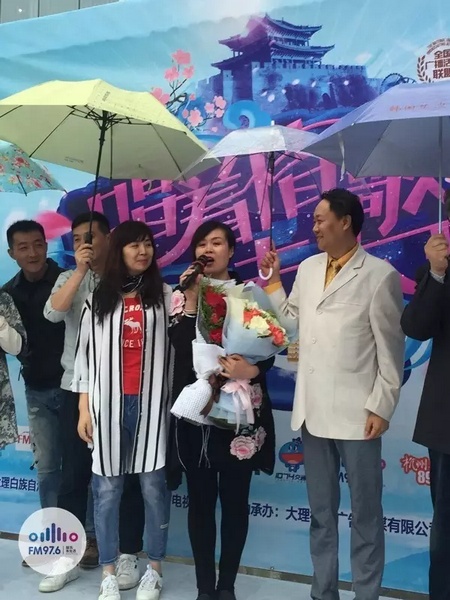 海波瞞著妻子，請來妻子的家人，耿梅驚喜感動，喜極而泣~