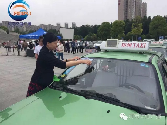 省文明辦專職副主任張曼如，對(duì)愛(ài)心助考活動(dòng)的舉辦給予高度評(píng)價(jià)。