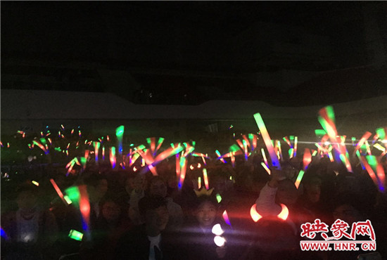 當(dāng)晚現(xiàn)場約2500個(gè)座位全場爆滿，還有全國各地歌迷會趕來的歌迷們。
