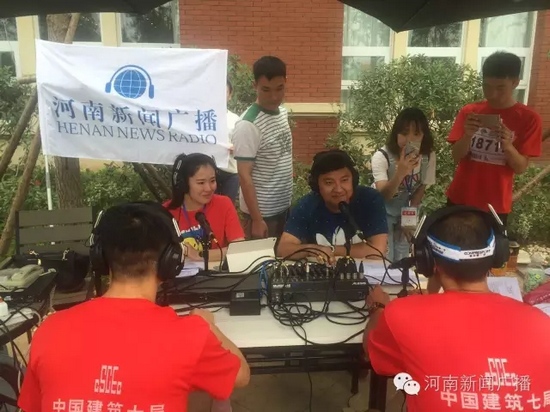 直播間被圍觀群眾包圍啦，是不是沒有看過我們的直播？