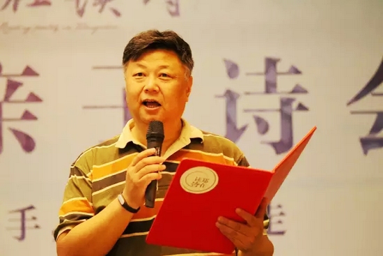 第一個節(jié)目便是重磅，大象融媒·欣欣象融網絡科技公司董事長魏峰帶來沈浩波的作品《在夏天時想起秋天》