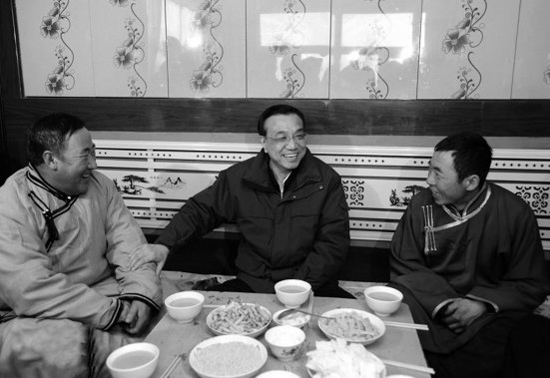今年2月4日，李克強(qiáng)來到內(nèi)蒙古興安視察，與村民們拉家常