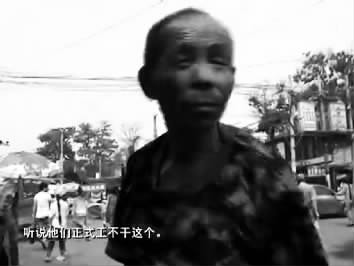 視頻中的男子面對鏡頭發(fā)泄心中的不滿：不合理，明擺著剝削人