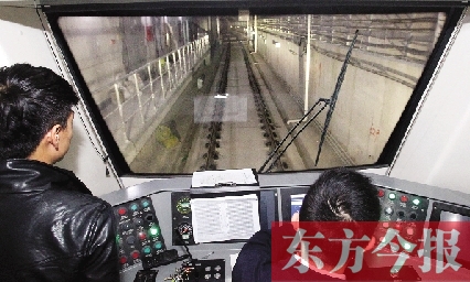 為了地鐵一號(hào)線在年底按期投入試運(yùn)營(yíng)，大家正在緊張調(diào)試