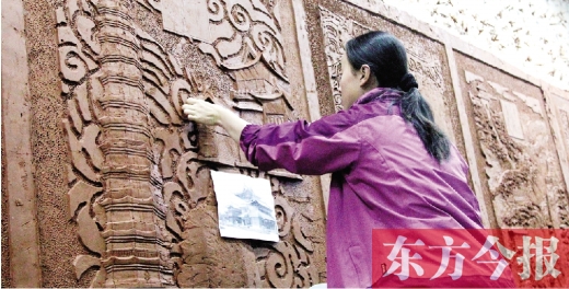 昨天上午，鄭州雕塑壁畫院的藝術家們正在創(chuàng)作鄭州地鐵文化主題墻的雕塑作品