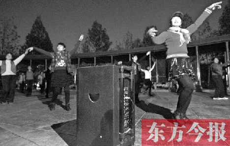 做到既讓跳舞的人有地方，又不影響他人休息，這才是化解矛盾的根本出路