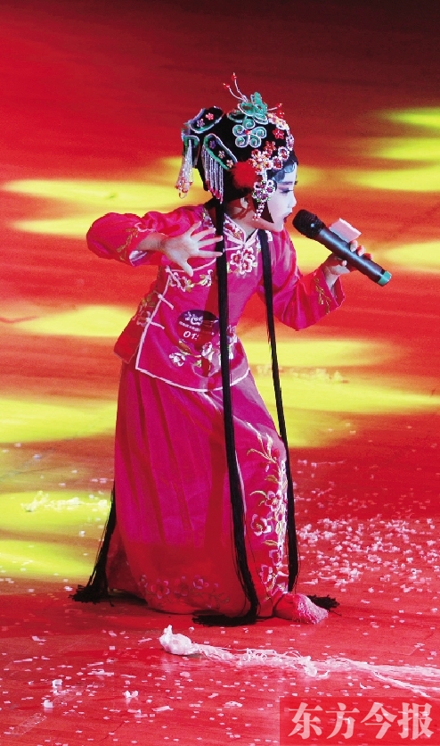 11月16日，《非常6+1》河南區(qū)總決賽現(xiàn)場(chǎng)，入圍選手們上演了一場(chǎng)精彩的比賽