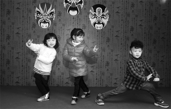 11月19日，鄭州市銘功路小學(xué)的金名劇場(chǎng)