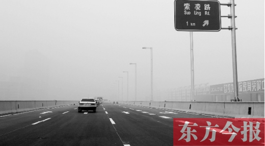 昨天上午，東方今報記者跟隨鄭州市交巡警部門，提前探路已具備通車條件的鄭州市三環(huán)快速路