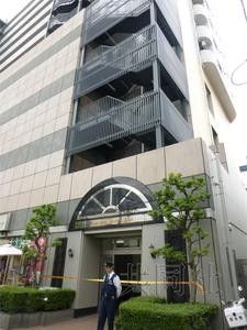 5月27日，埼玉縣蕨市一公寓樓發(fā)生疑似強(qiáng)迫殉情案，一名日本人男性和一名中國籍女性死亡。