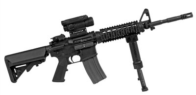 M4 卡賓槍，戰(zhàn)斗全重：3.4公斤，最大有效射程：600米，全槍長：840mm，空槍重：2.88公斤