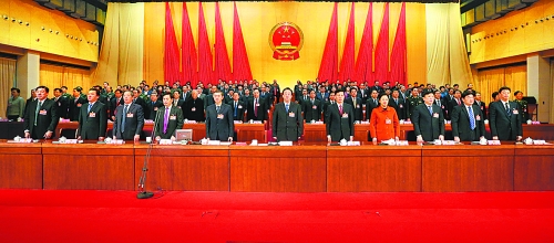 4月2日上午，河南省第十二屆人民代表大會(huì)第二次會(huì)議在莊嚴(yán)的國歌聲中閉幕。記者 郭宇 董亮 攝