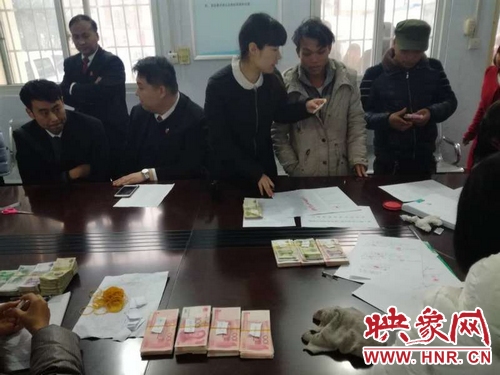 滎陽78名貴州籍農民工兄弟拿到工資回家啦！