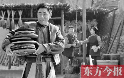 陳寶國在《大河兒女》中飾演男一號、燒制鈞瓷的手藝人賀焰生