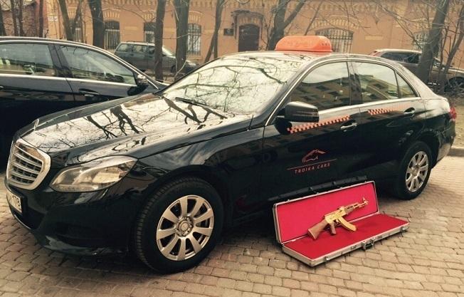 俄出租車發(fā)現(xiàn)純金AK步槍 至今無人認領(lǐng)