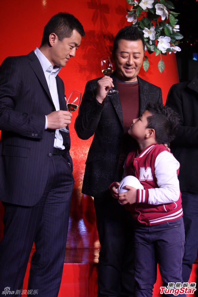 李亞鵬、郭濤父子相活動