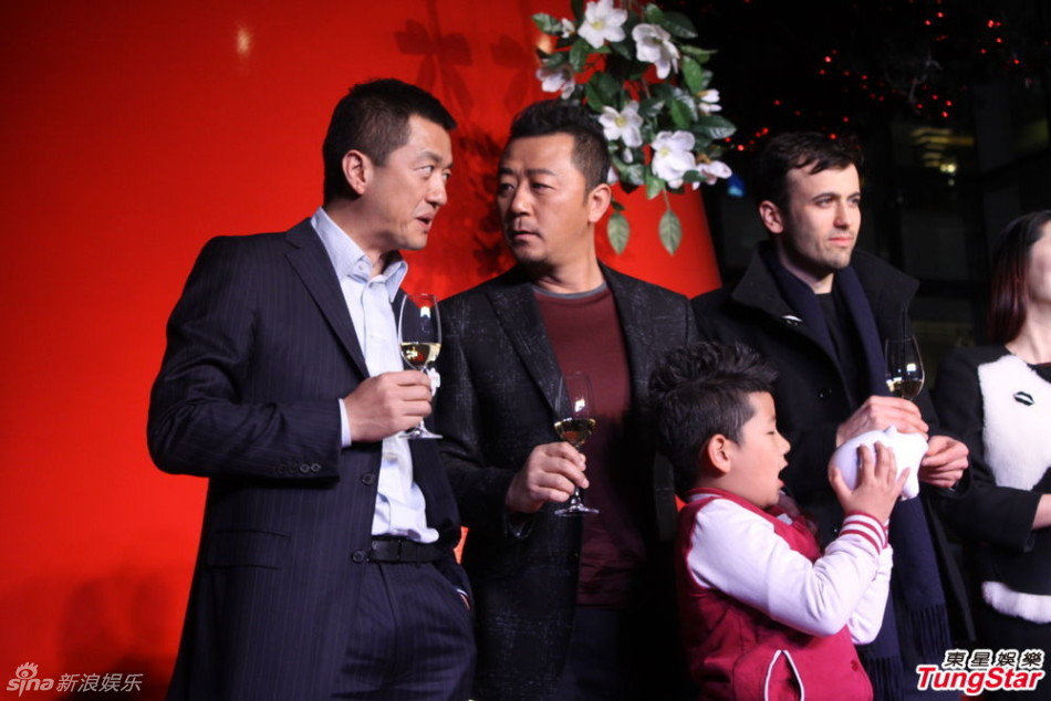 李亞鵬、郭濤父子相活動