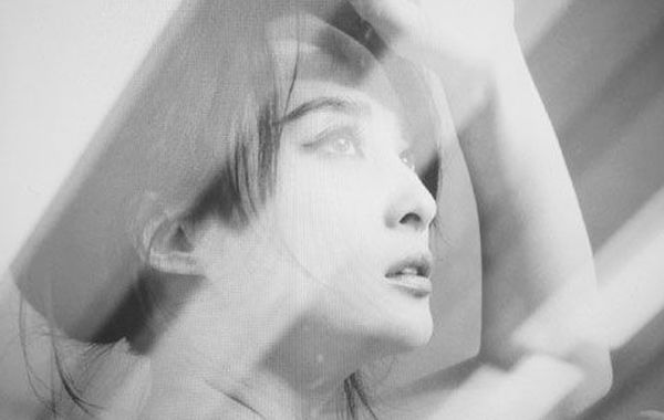 蔣勤勤吊帶美照。