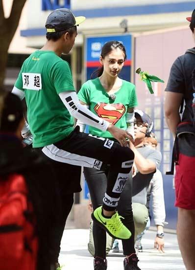 “跑男”真的很拼！baby朋友圈曬后背紅腫照