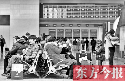 昨日，受天氣影響，多趟途經(jīng)和到達(dá)鄭州的高鐵晚點(diǎn)